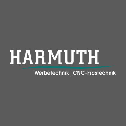 Logo von Harmuth: Schriftzug in Weiß auf grauem Hintergrund mit den zusätzlichen Begriffen „Werbetechnik“ und „CNC-Frästechnik“.